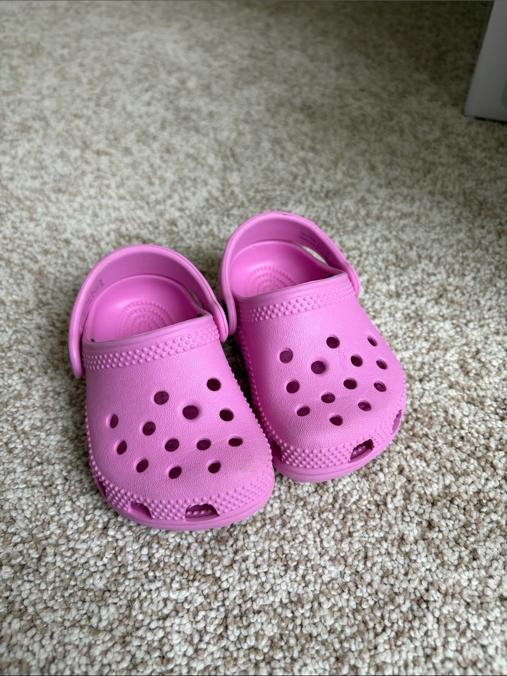 CROCS Kids Classic Clog in Bright Pink